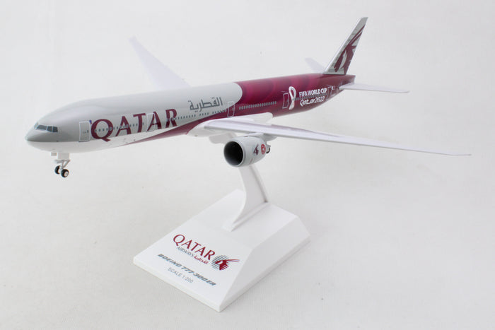 SKYMARKS QATAR 777-300 1/200 SOCCER W/GEAR