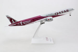 SKYMARKS QATAR 777-300 1/200 SOCCER W/GEAR