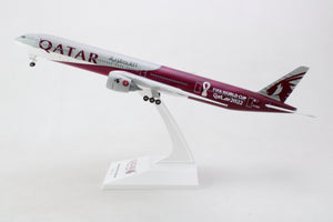 SKYMARKS QATAR 777-300 1/200 SOCCER W/GEAR