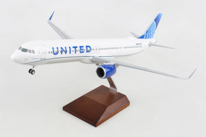 SKYMARKS UNITED A321NEO 1/100 W/WOOD STAND & GEAR