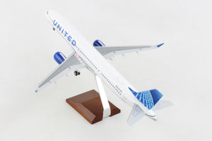 SKYMARKS UNITED A321NEO 1/100 W/WOOD STAND & GEAR