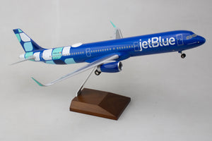 SKYMARKS JETBLUE A321 1/100 MINT W/WOOD STAND & GEAR