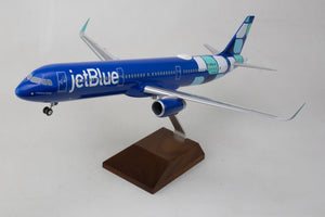 SKYMARKS JETBLUE A321 1/100 MINT W/WOOD STAND & GEAR