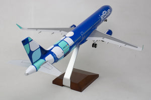 SKYMARKS JETBLUE A321 1/100 MINT W/WOOD STAND & GEAR