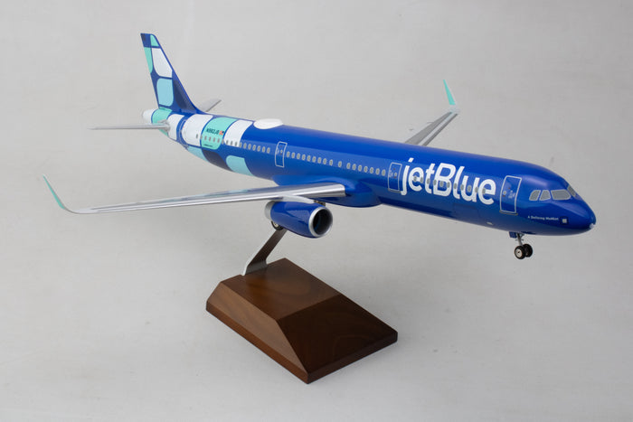 SKYMARKS JETBLUE A321 1/100 MINT W/WOOD STAND & GEAR