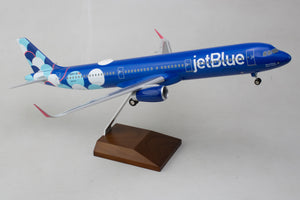 SKYMARKS JETBLUE A321 1/100 BALLOONS W/WOOD STAND & GEAR