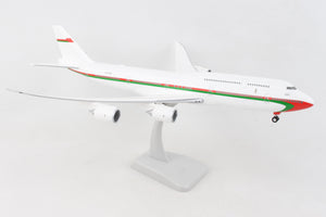 HOGAN ROYAL FLIGHT OF OMAN 747-8 1/200 W/GEAR REG#A40-HMS