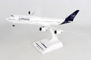 SKR1040 SKYMARKS LUFTHANSA 747-8I 1/200 W/GEAR NEW LIVERY - SkyMarks Models