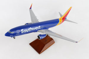 SKR8250 SKYMARKS SOUTHWEST 737-800 1/100 W/GEAR & WOOD STAND HEART - SkyMarks Models