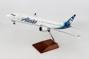 SKR8278 SKYMARKS SUPREME ALASKA 737MAX9 1/100 W/WOOD STAND & GEAR - SkyMarks Models