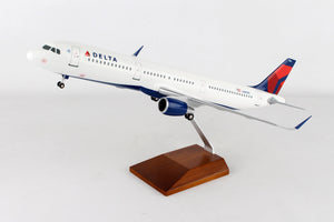 SKR8407 SKYMARKS DELTA A321 1/100 W/WOOD STAND & GEAR - SkyMarks Models