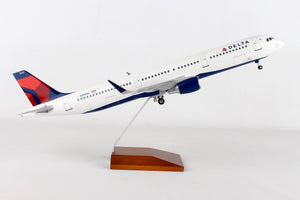 SKR8407 SKYMARKS DELTA A321 1/100 W/WOOD STAND & GEAR - SkyMarks Models