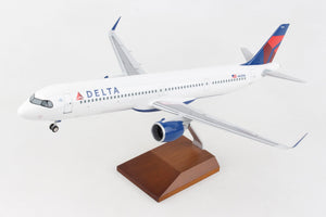 SKYMARKS DELTA A321NEO 1/100 W/WOOD STAND & GEAR