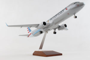 SKYMARKS AMERICAN A321 1/100 MEDAL OF HONOR W/WOOD STAND&GEA