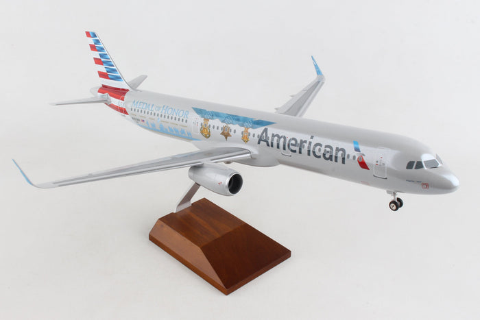 SKYMARKS AMERICAN A321 1/100 MEDAL OF HONOR W/WOOD STAND&GEA