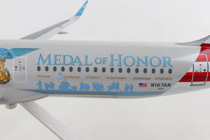 SKYMARKS AMERICAN A321 1/100 MEDAL OF HONOR W/WOOD STAND&GEA