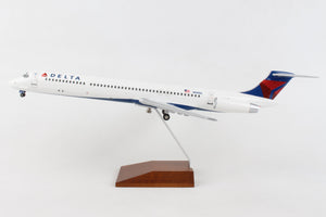 SKYMARKS DELTA MD-80 1/100 2007 LIVERY W/WOOD STAND & GEAR