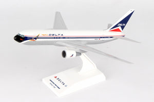 SKR910 SKYMARKS DELTA 767-200 1/200 SPIRIT OF DELTA - SkyMarks Models